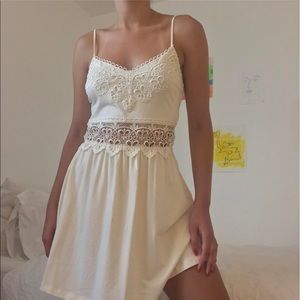 Lace detailed dress